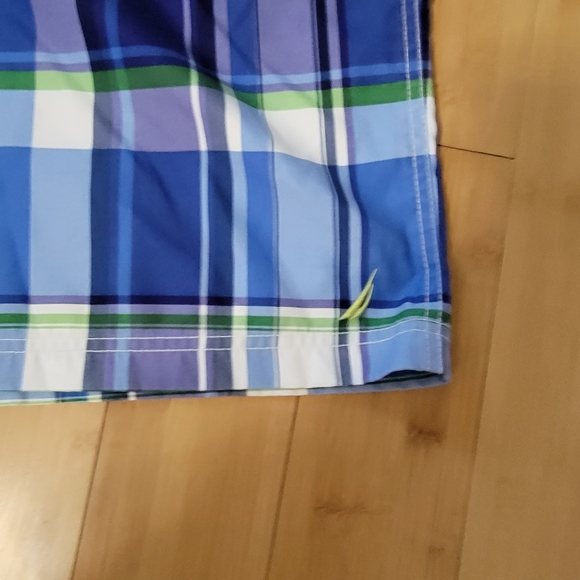 Shorts - Picture 2 of 4